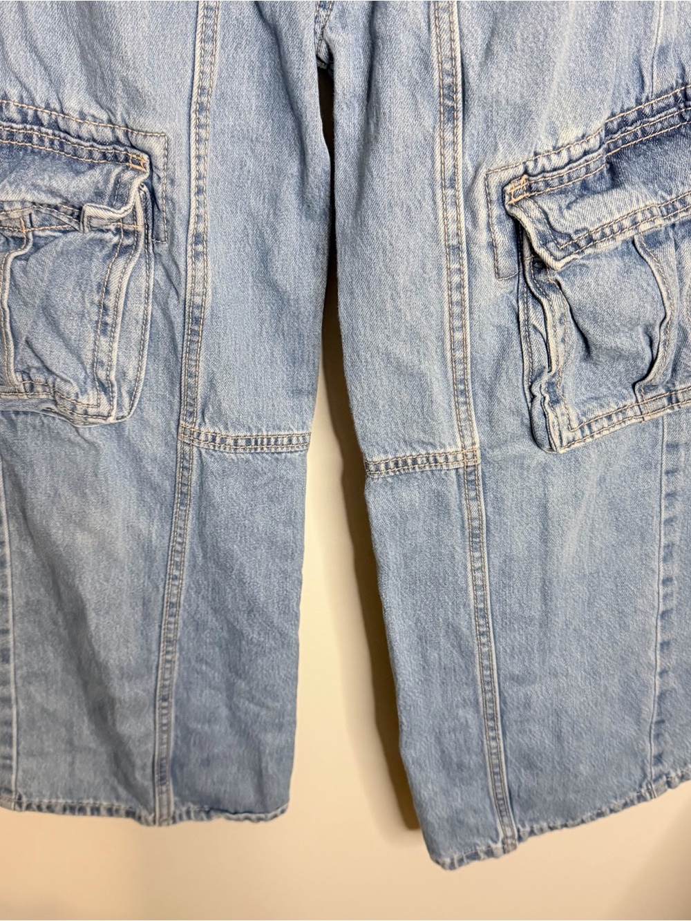 Old Navy Light Blue Wide-Leg Cargo Jeans for Girls - Picture 3 of 7